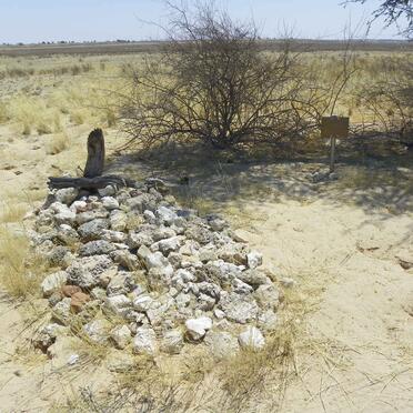 Botswana, TSHABONG district, Kgalagadi Transfrontier Park, Polentswa, single grave