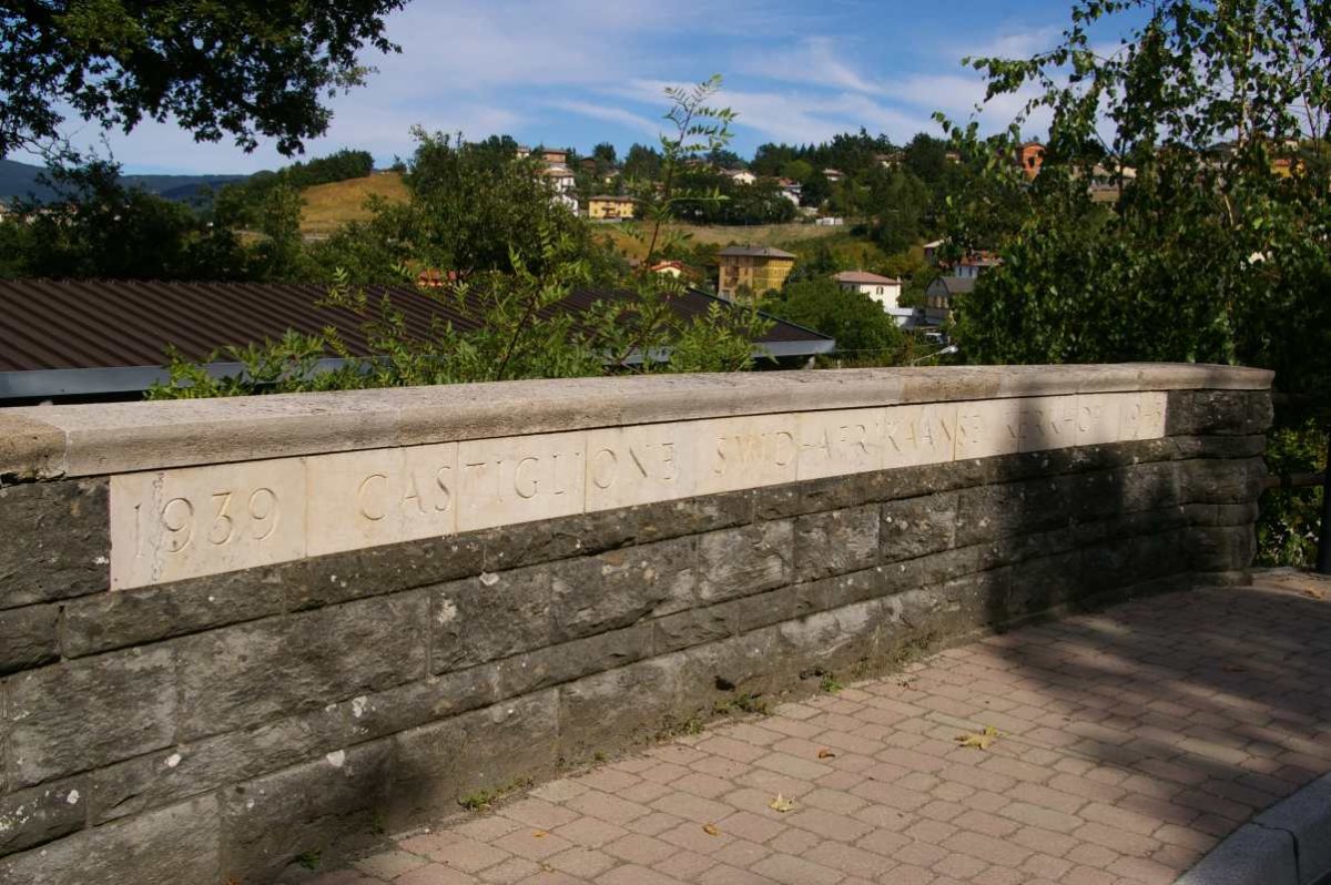 1. Entrance to the cemetery