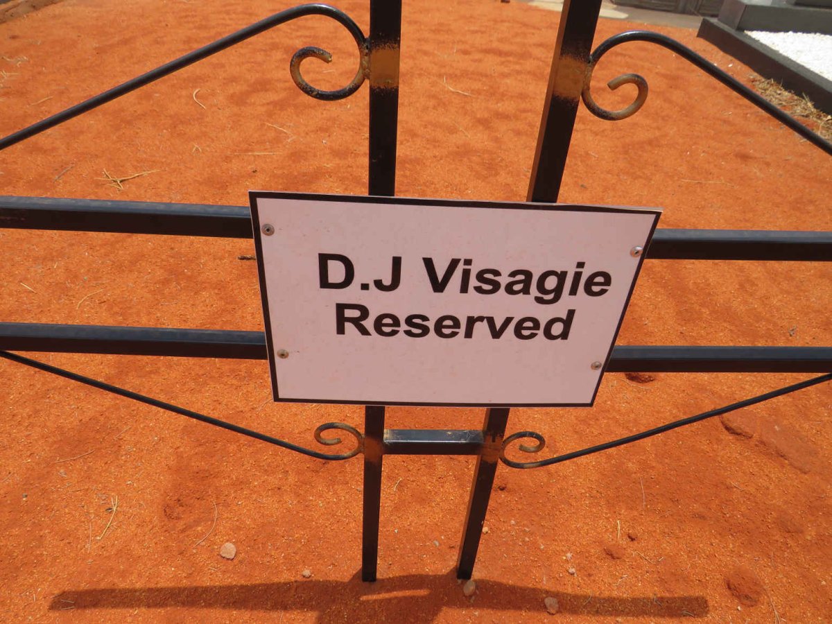 VISAGIE D.J. 
