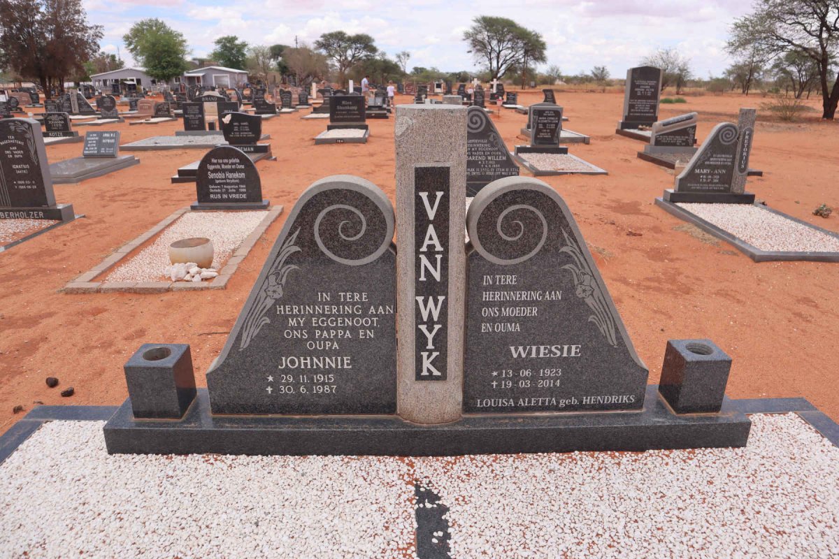 WYK Johnny, van 1915-1987 & Louisa Aletta HENDRIKS 1923-2014