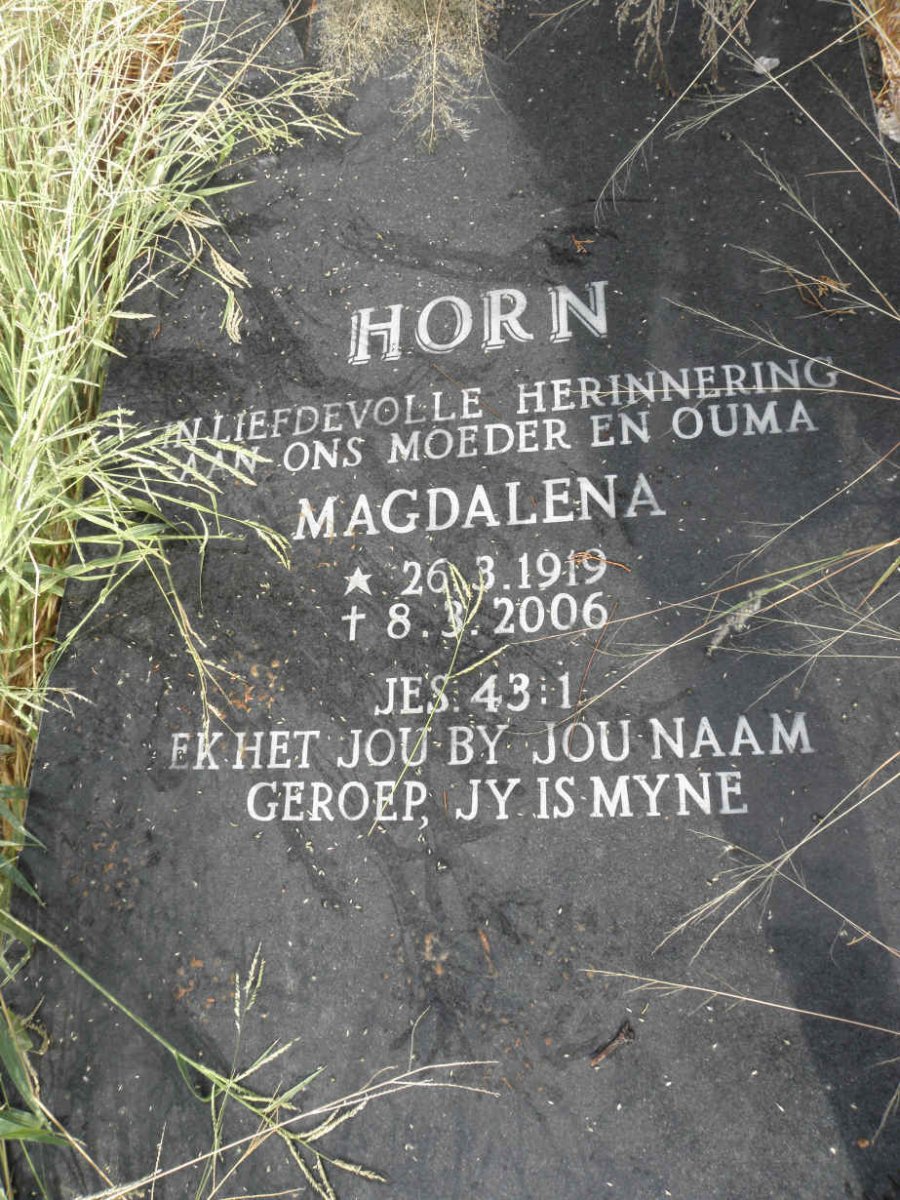 HORN Magdalena 1919-2006