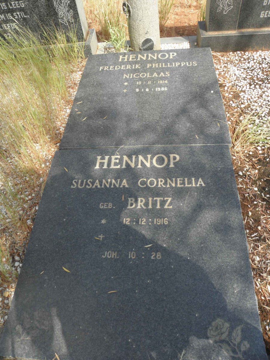 HENNOP Frederik Phillippus Nicolaas 1914-19?? &amp; Susanna Cornelia BRITZ 1916-