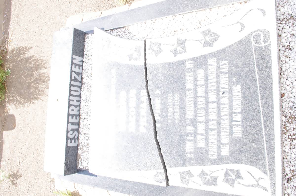 ESTERHUIZEN ?? Jacobus Pienaar 1928-1999
