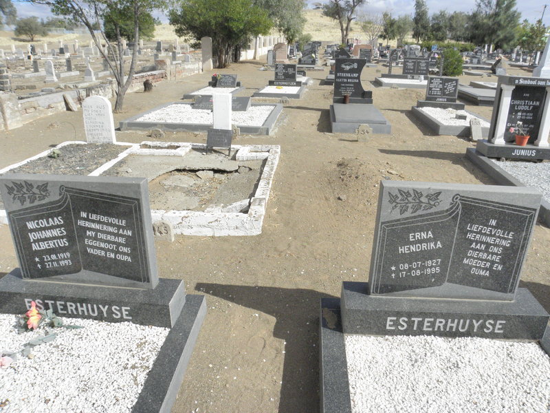 ESTERHUYZEN Nicolaas Johannes Albertus 1919-1993 &amp; Erna Hendrika 1927-1995