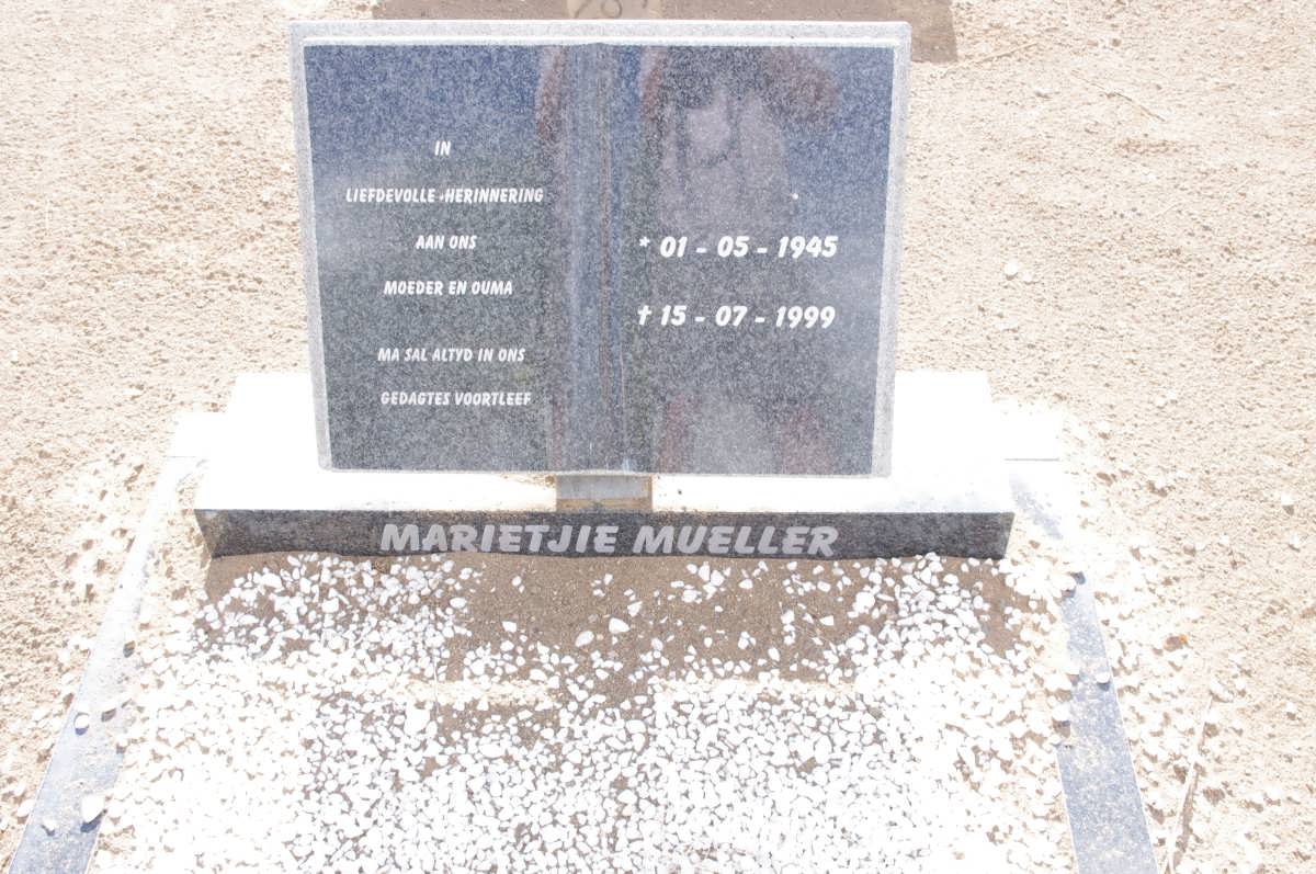 MUELLER Marietjie 1945-1999