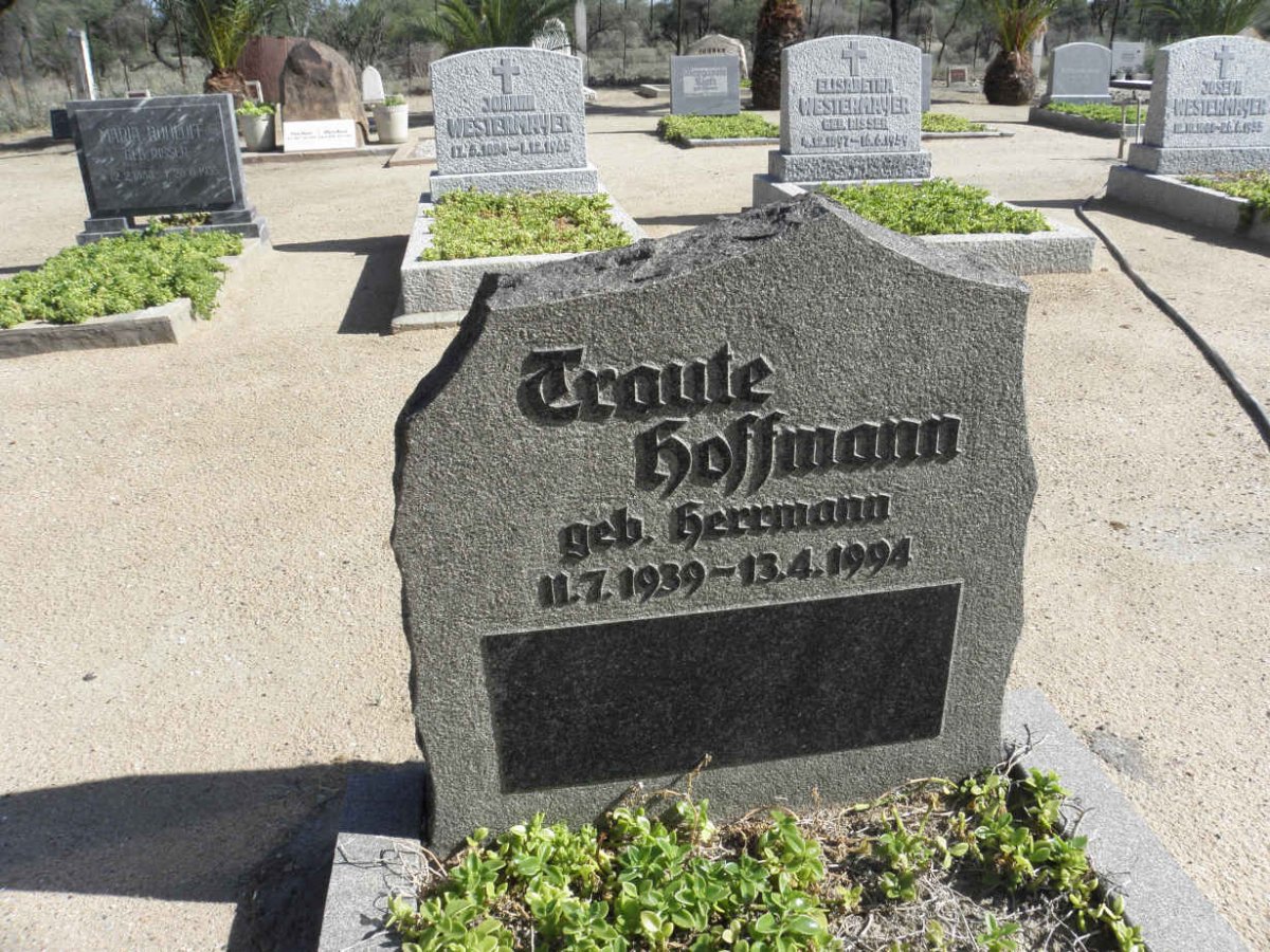 HOFFMANN Traute nee HERRMANN 1939-1994