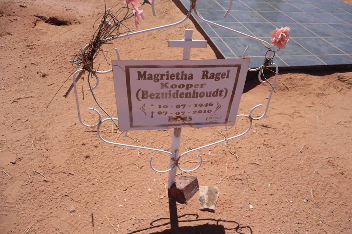 KOOPER Magrietha Ragel nee BEZUIDENHOUT 1946-2010