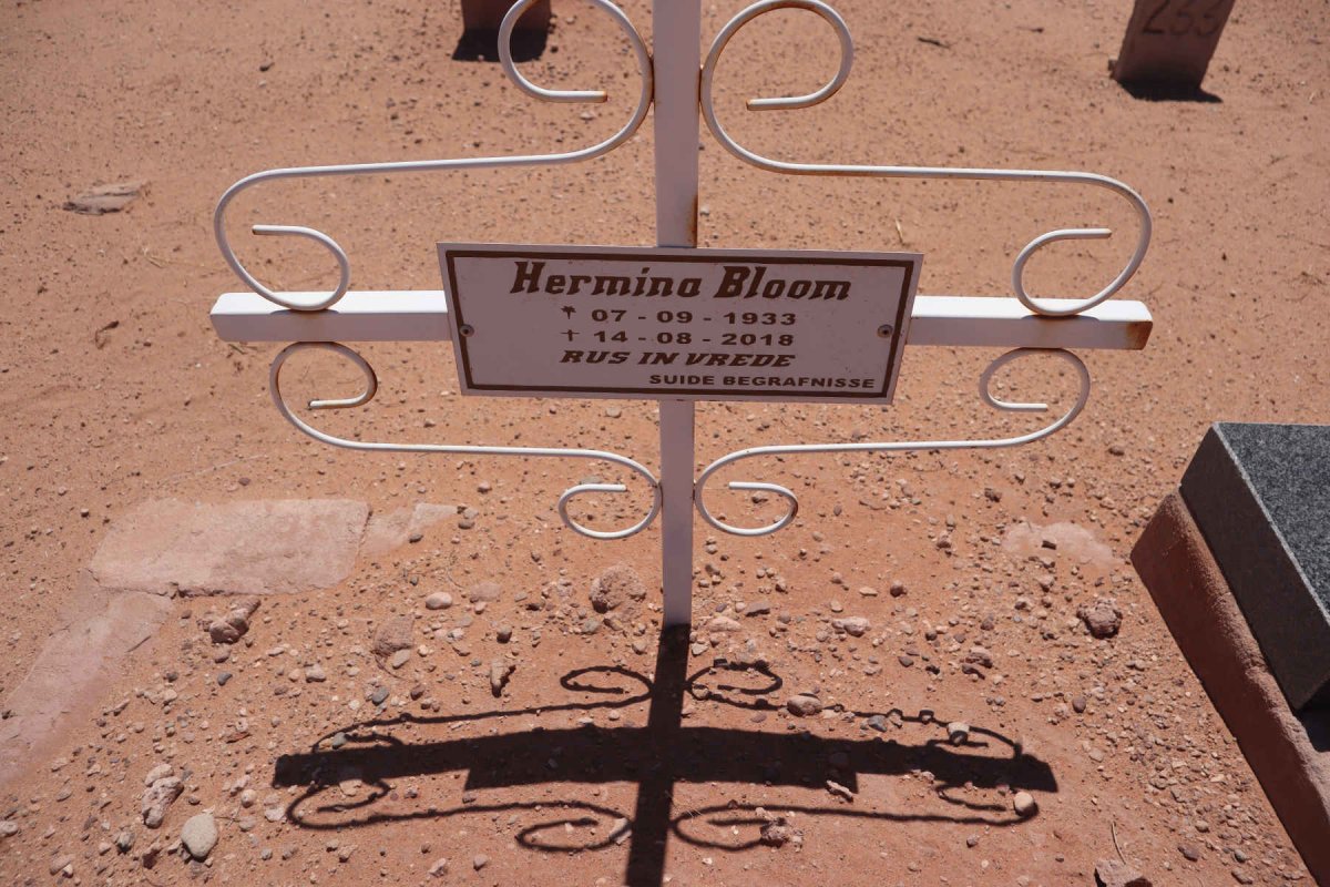 BLOOM Hermina 1933-2018