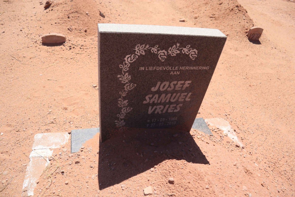 VRIES Josef Samuel 1964-2010