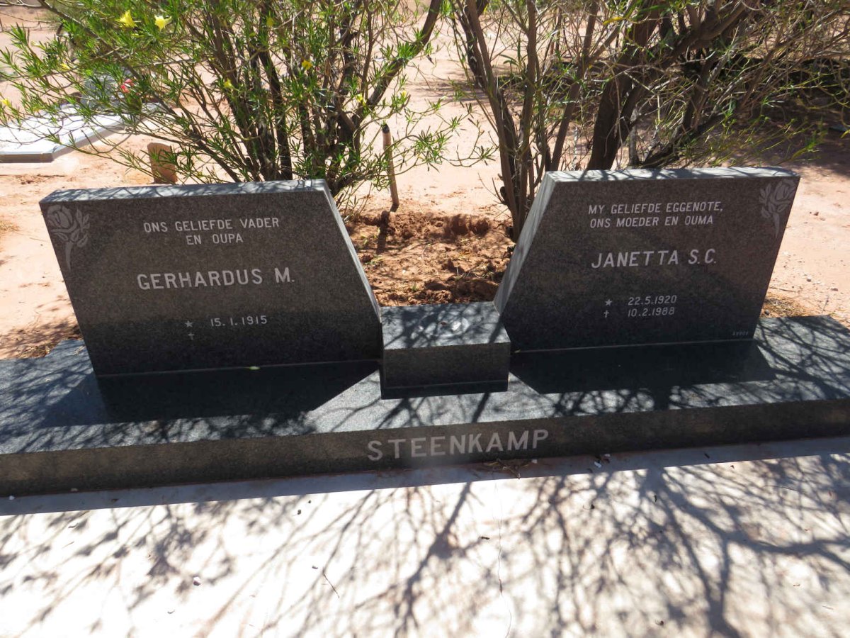 STEENKAMP Gerhardus M. 1915- & Janetta S.C. 1920-1988