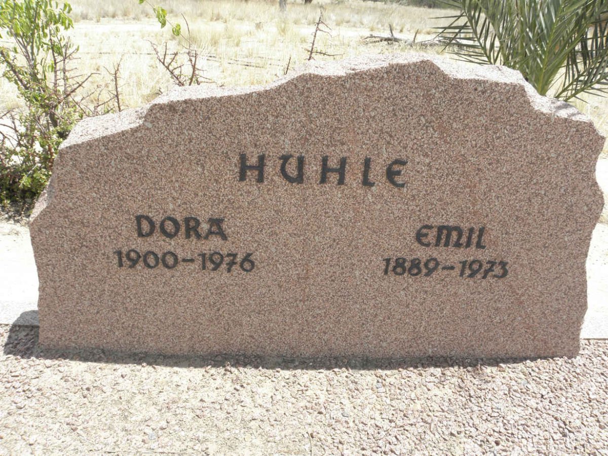 HUHLE Emil 1889-1973 &amp; Dora 1900-1976