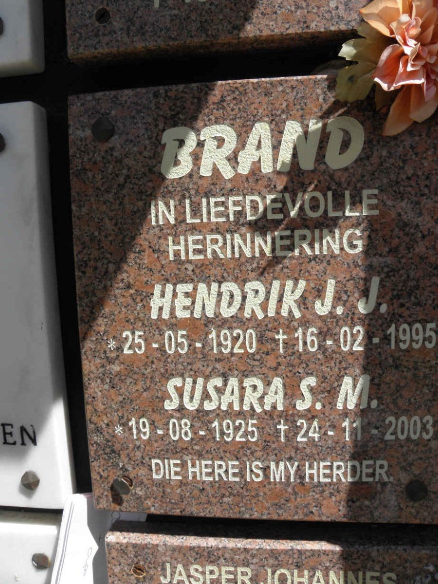 BRAND Hendrik J.J. 1920-1995 &amp; Susara S.M. 1925-2003