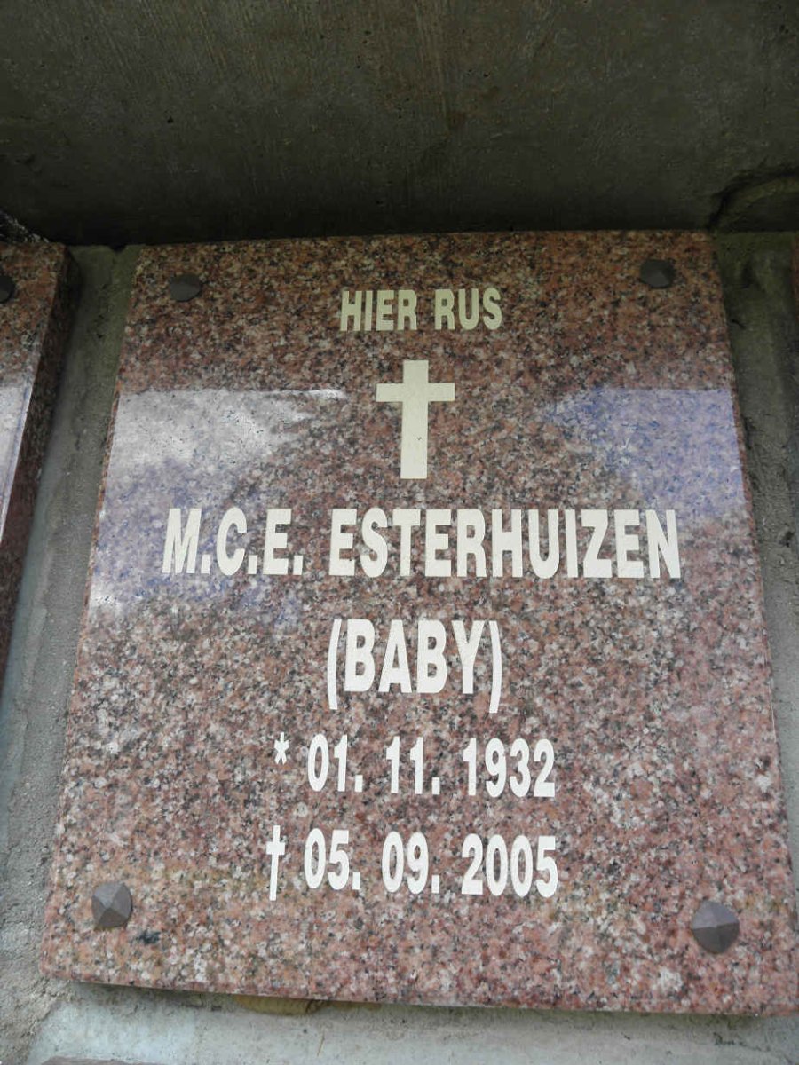 ESTERHUIZEN M.C.E. 1932-2005