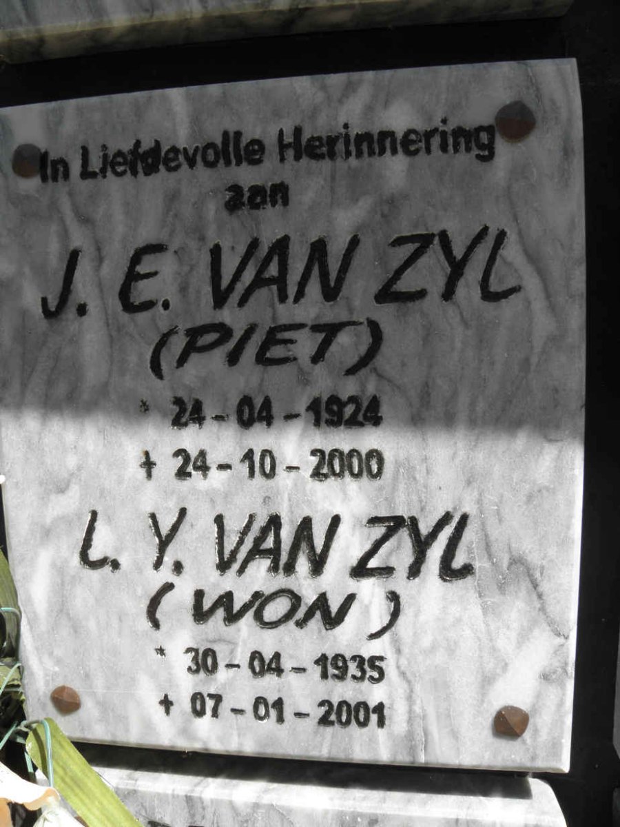 ZYL J.E., van 1924-2000 &amp; L.Y. 1935-2001