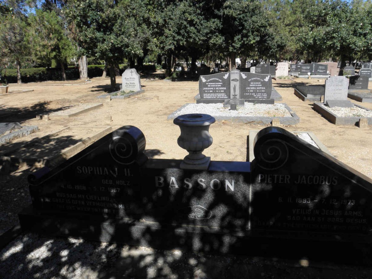 BASSON Pieter Jacobus 1893-1973 &amp; Sophia J. H. HOLZ 1908-1967