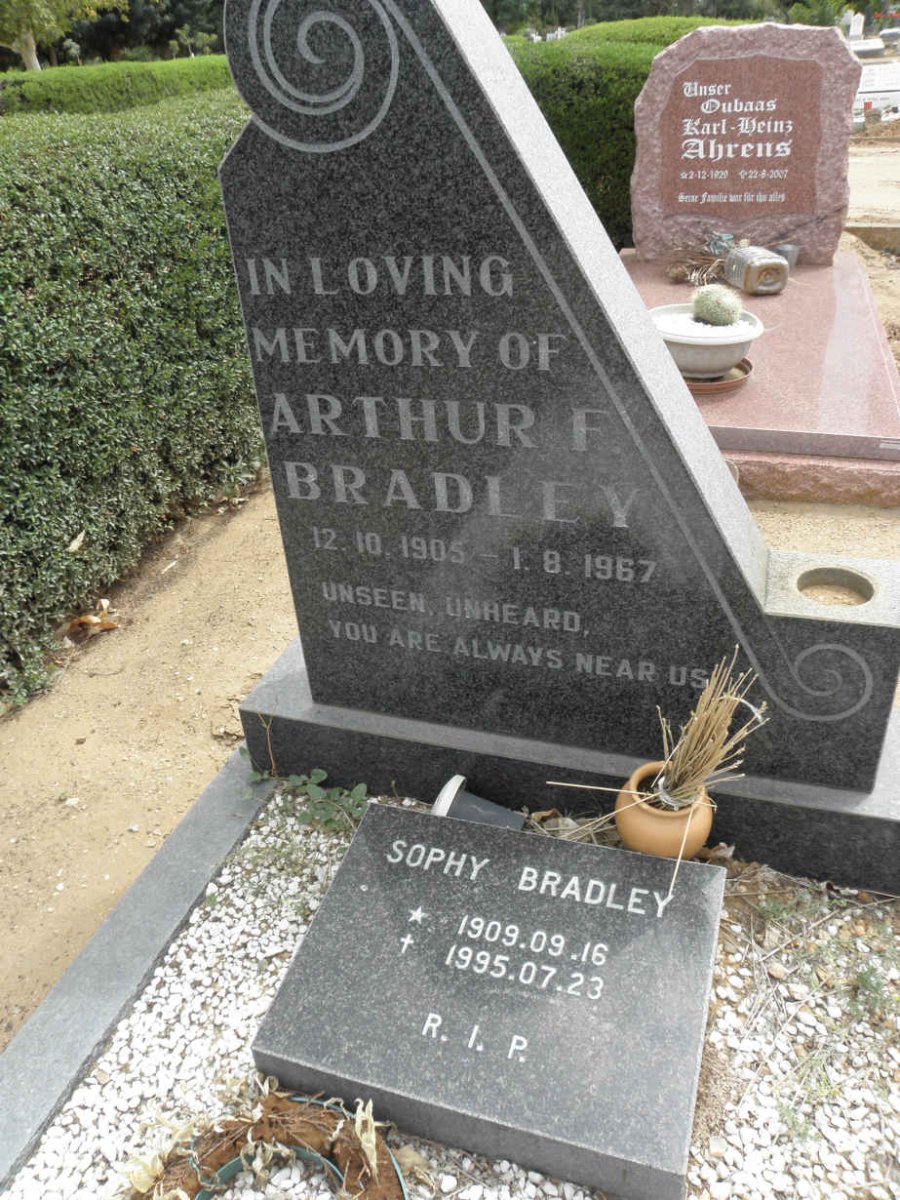 BRADLEY Arthur F. 1905-1967 &amp; Sophy 1909-1995