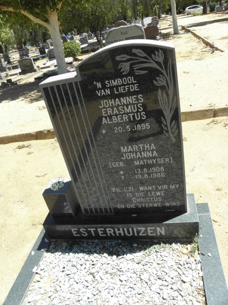 ESTERHUIZEN Johannes Erasmus Albertus 1895- &amp; Martha Johanna MATHYSER 1908-1986