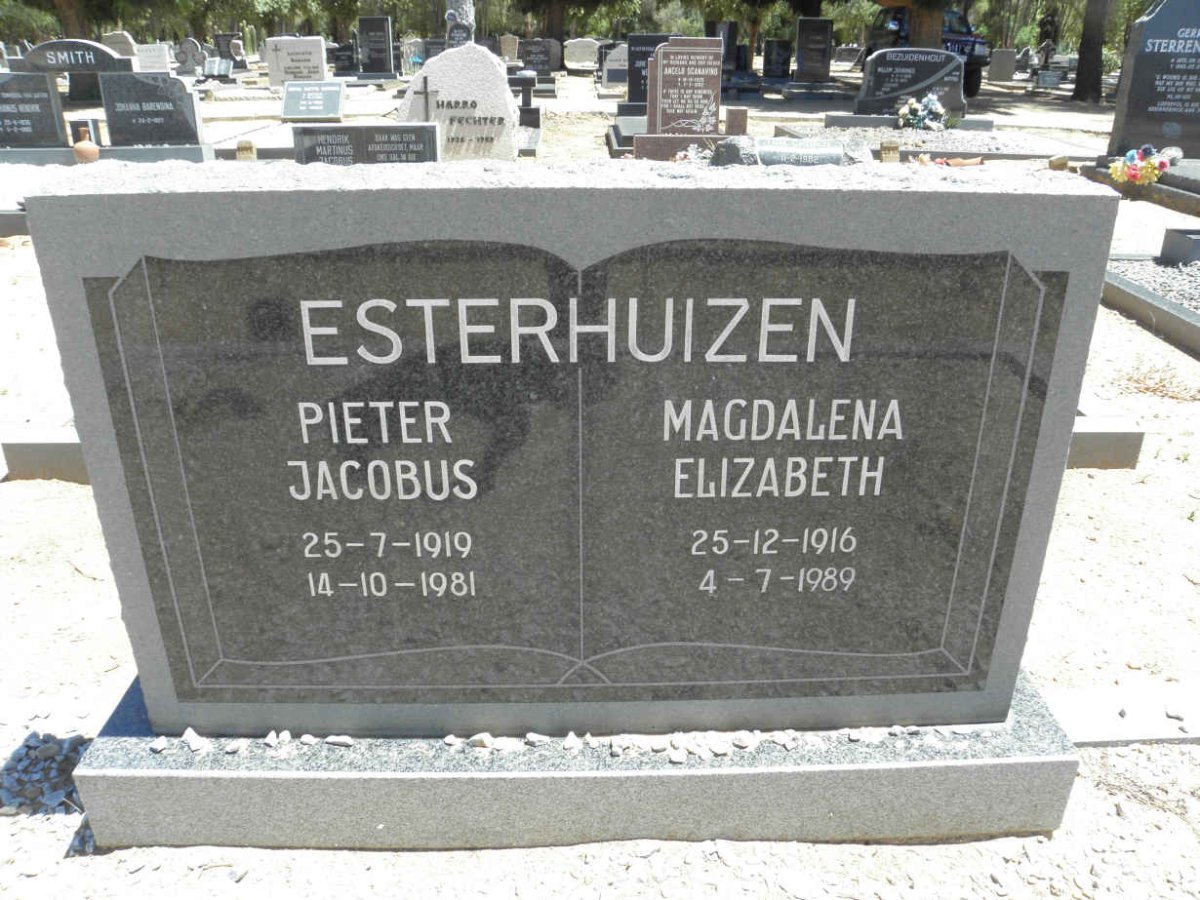 ESTERHUIZEN Pieter Jacobus 1919-1981 &amp; Magdalena Elizabeth 1916-1989