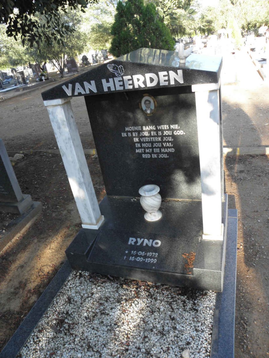 HEERDEN Ryno, van 1972-1999