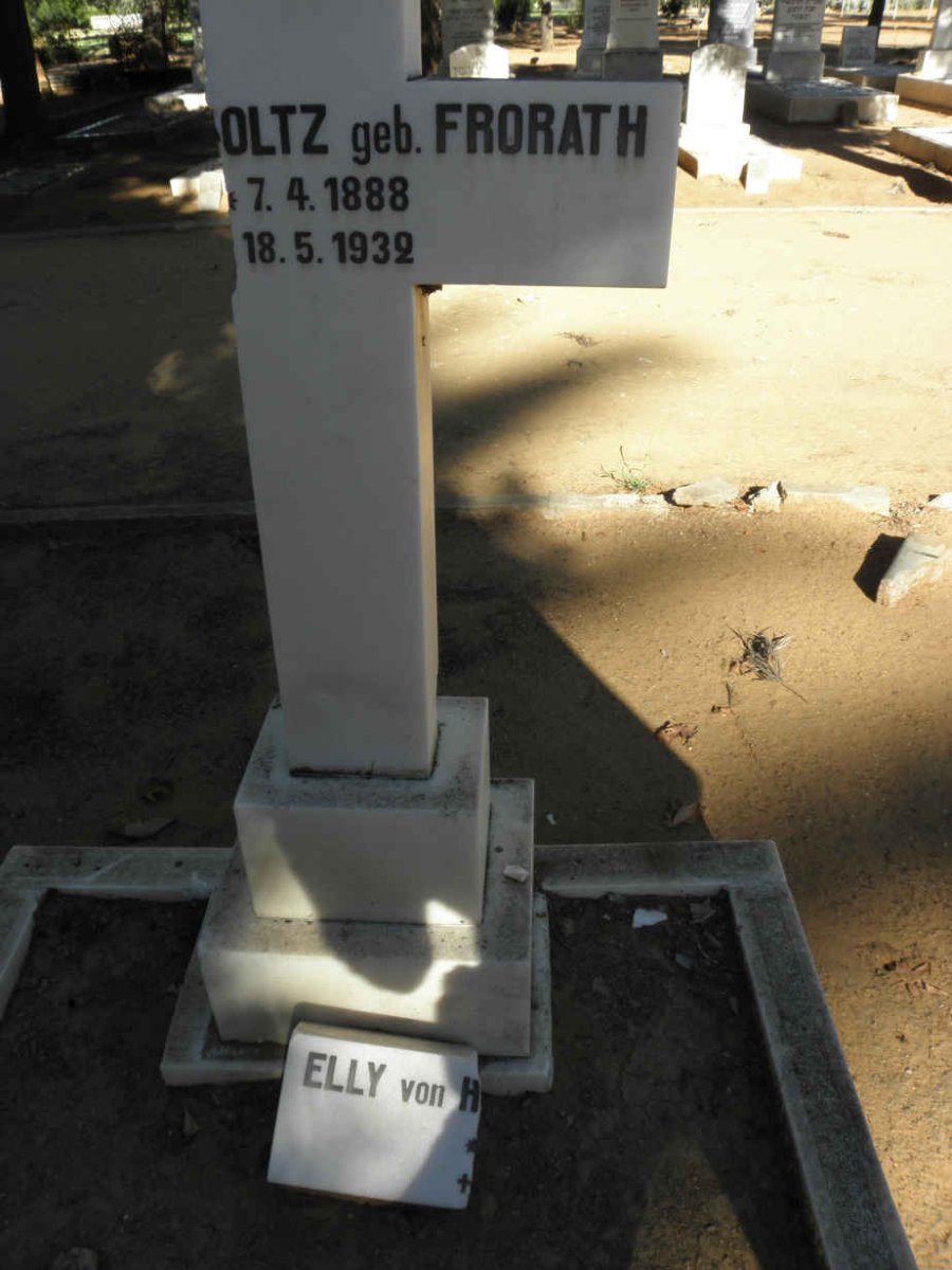 HOLTZ Elly, von nee FRORATH 1888-1932