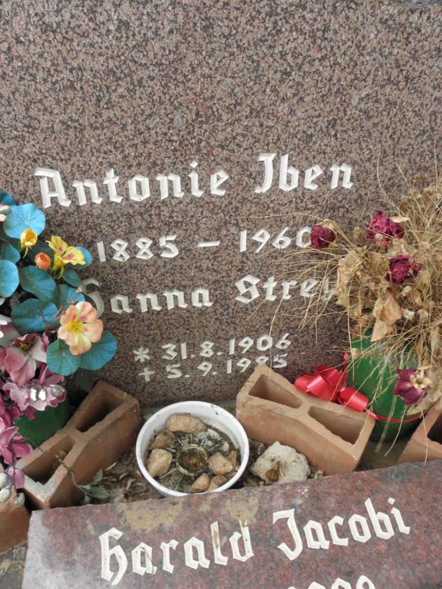 IBEN Antonie 1885-1960 &amp; ?anna Stre? 1906-19?5
