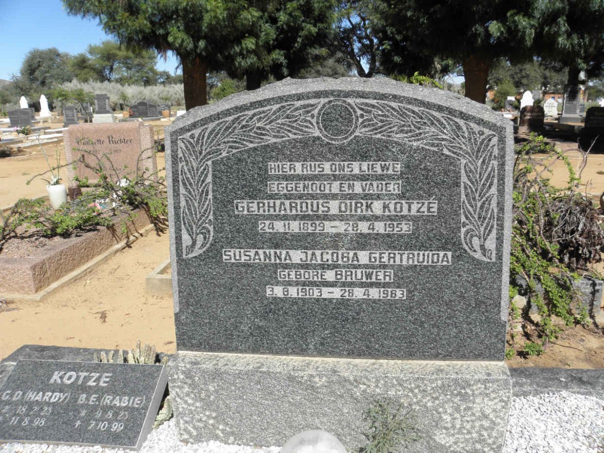 KOTZE Gerhardus Dirk 1899-1953 & Susanna Jacoba Gertruida BRUWER 1903-1983