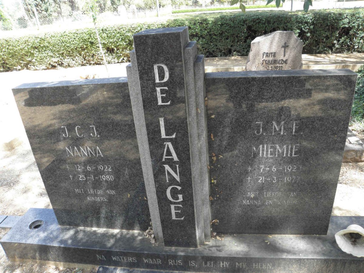 LANGE J.C.J., de 1922-1980 &amp; J.M.E. 192?-1977
