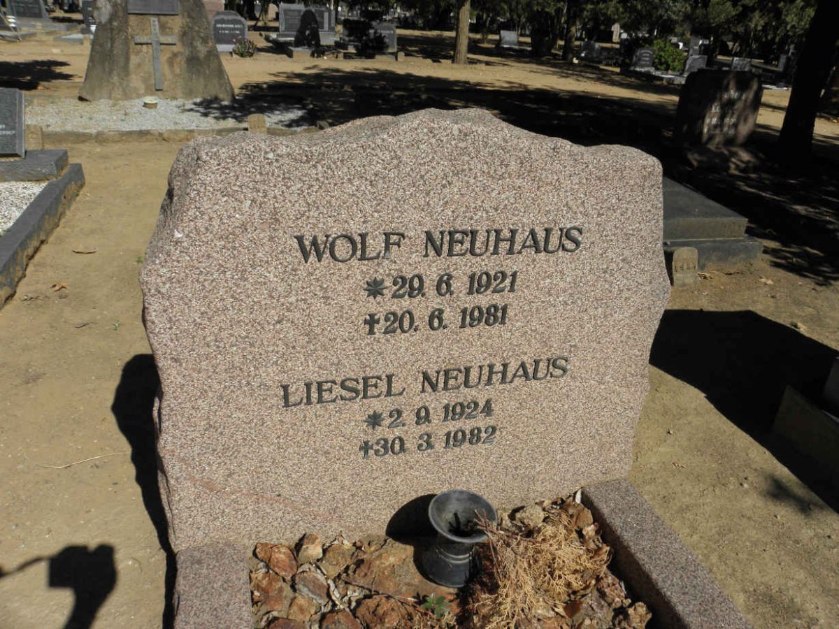 NEUHAUS Wolf 1921-1981 &amp; Liesel 1924-1982