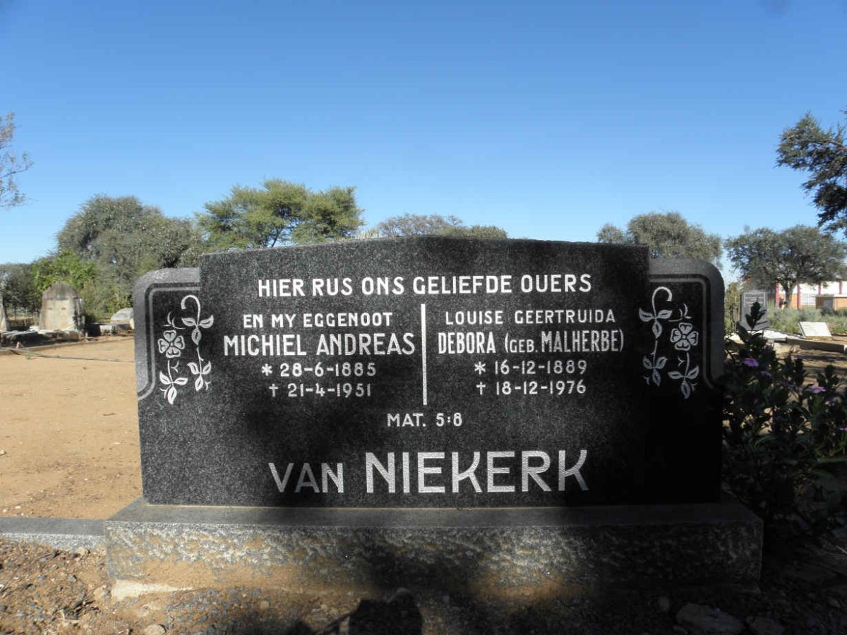 NIEKERK Michiel Andreas, van 1885-1951 &amp; Louise Geertruida Debora MALHERBE 1889-1976