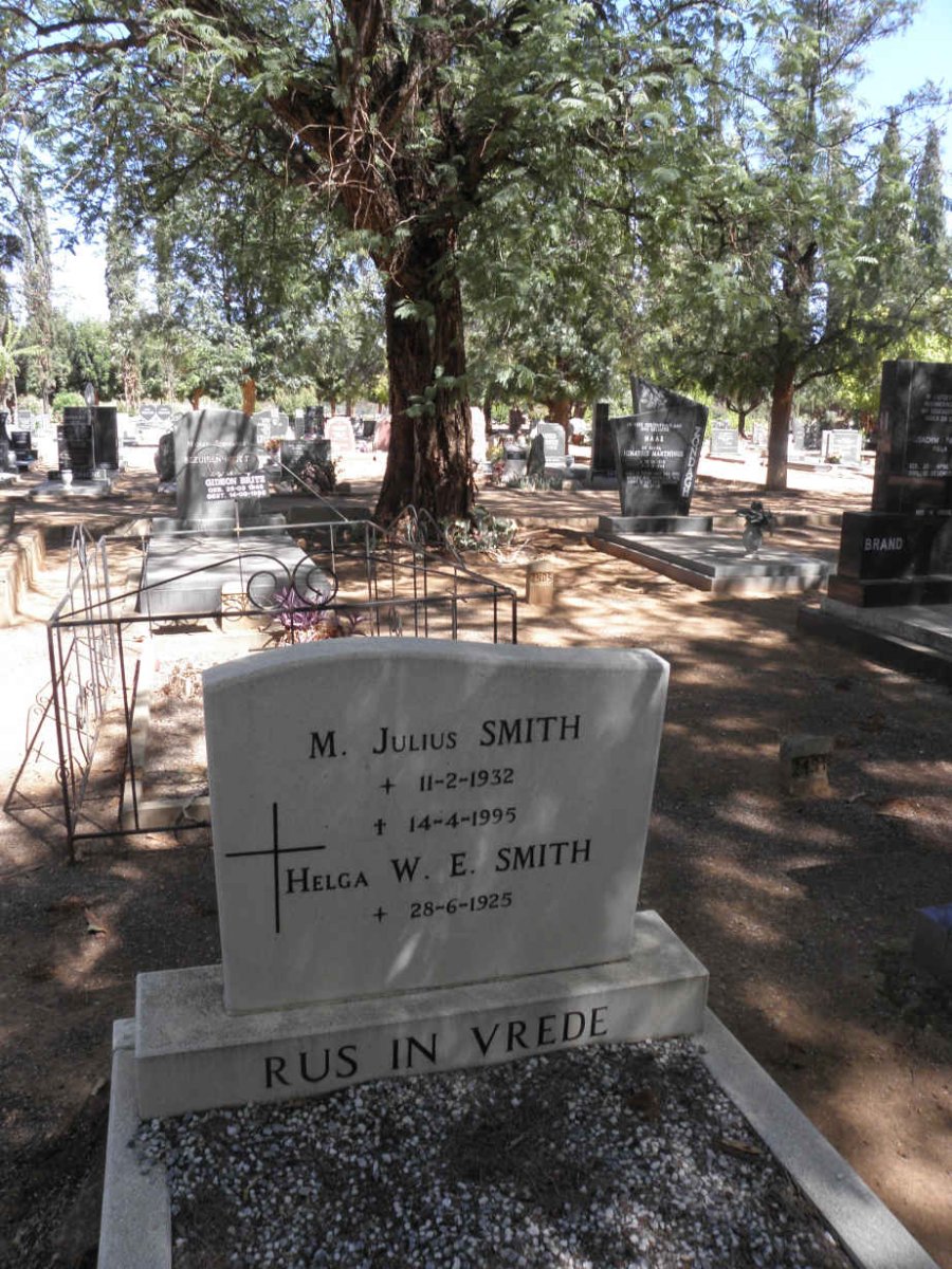 SMITH M. Julius 1932-1995 &amp; Helga W.E. 1925-