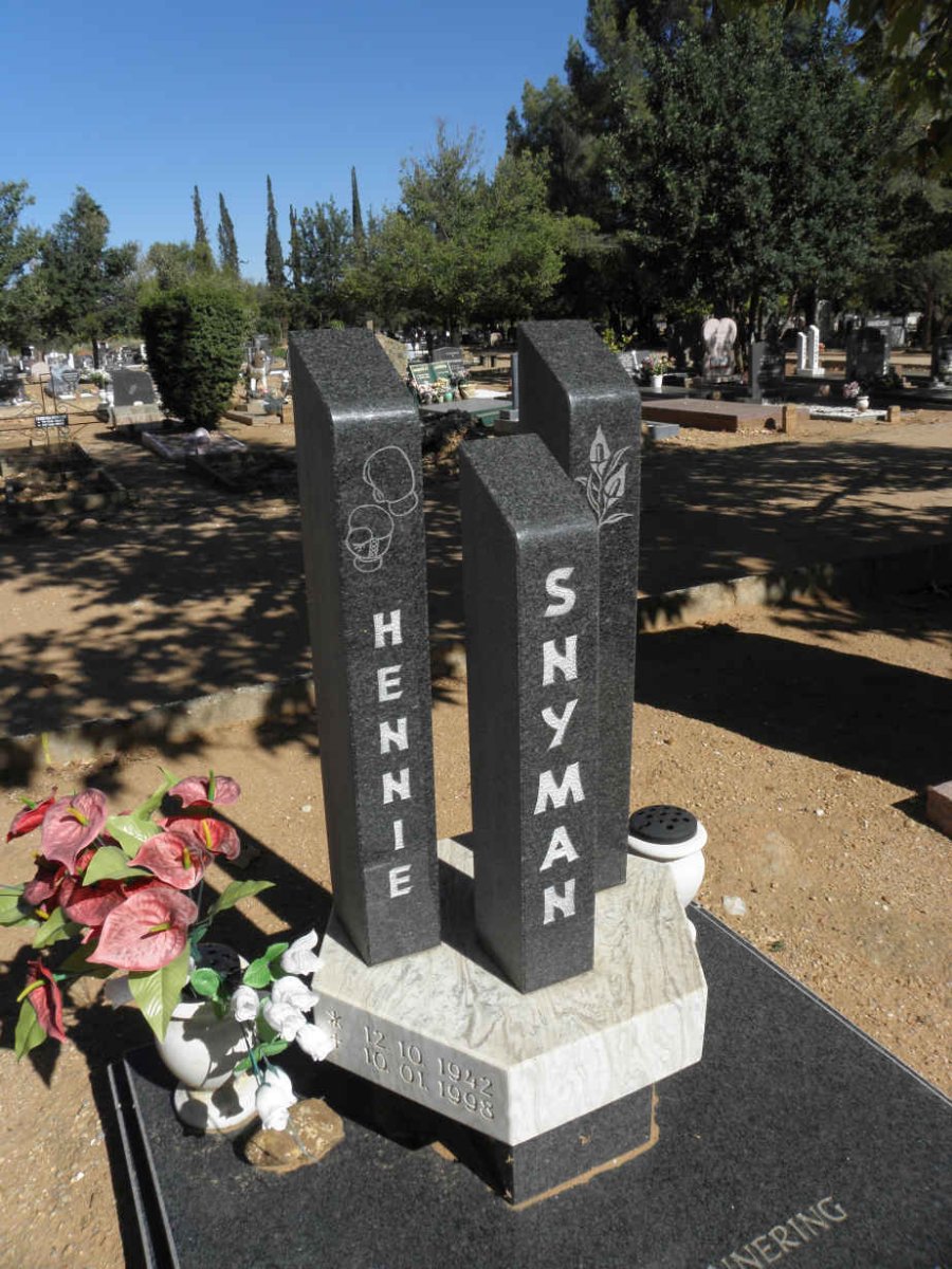 SNYMAN Hennie 1942-1998