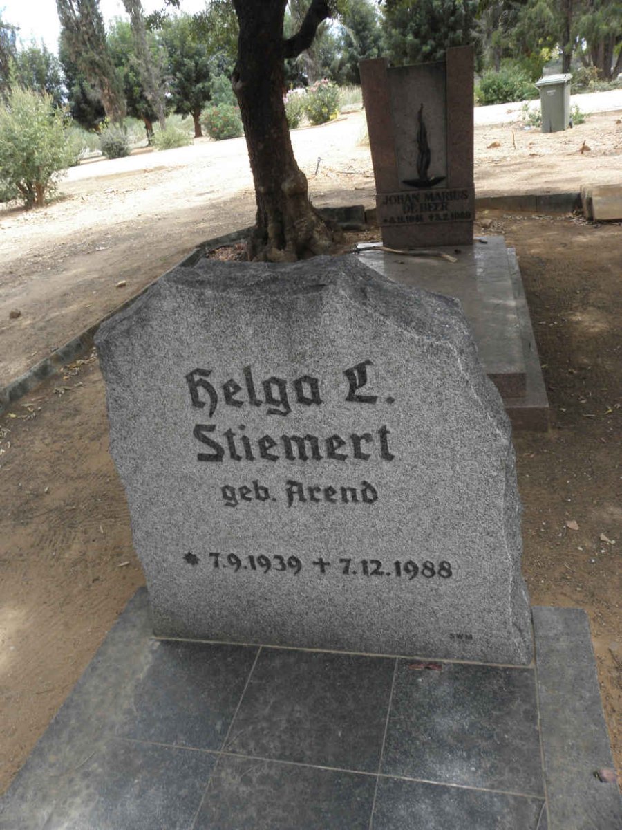 STIEMERT Helga L. nee AREND 1939-1988