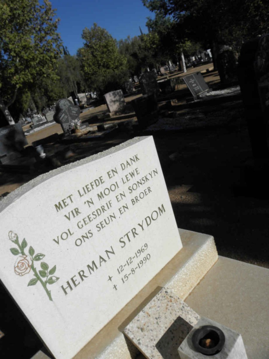 STRYDOM Herman 1969-1990 :: STRYDOM Woutie 1944-2004