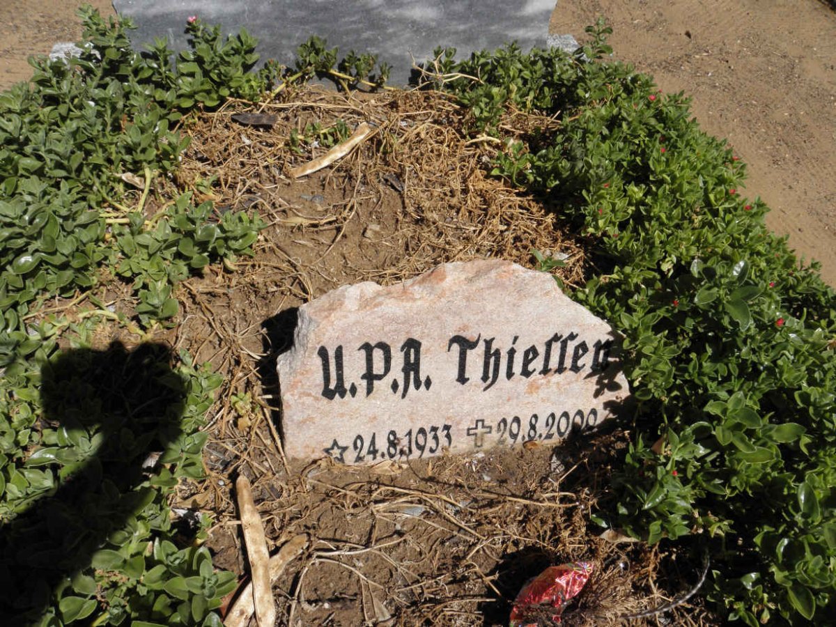 THIESSEN Petra nee PETERSEN 1904-1946 : : THIESSEN U.P.A 1933-2000