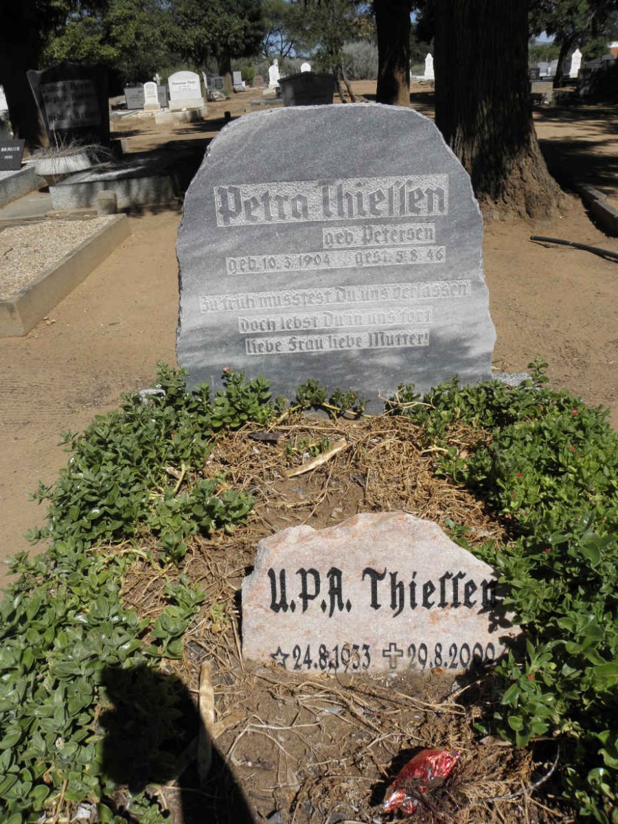 THIESSEN Petra nee PETERSEN 1904-1946 : : THIESSEN U.P.A 1933-2000
