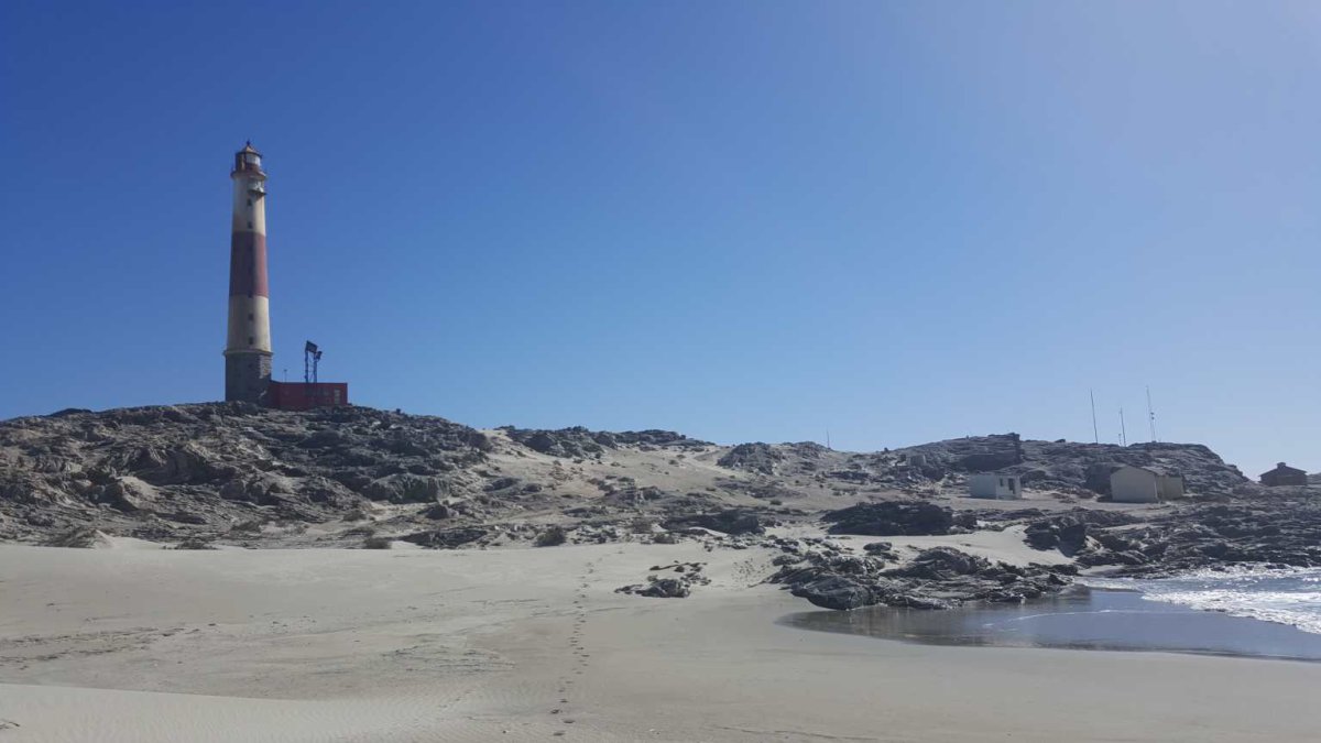 1. Overview from the beach to the lighthouse