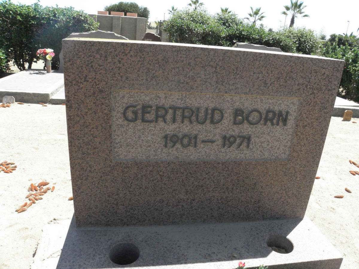 BORN Gertrud 1901-1971