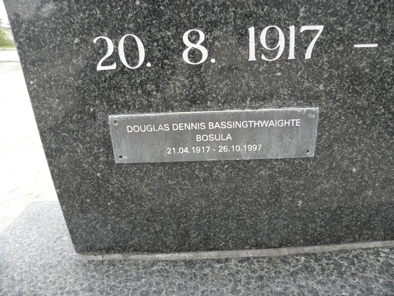BASSINGTHWAIGHTE Douglas Dennis 1917-1997 &amp; Frances Adah LEARY 1917-2002