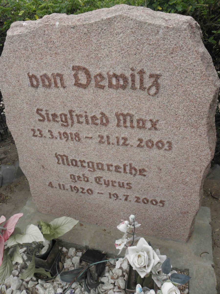 DEWITZ Siegfried Max, von 1918-2003 &amp; Margarethe CYRUS 1920-2005