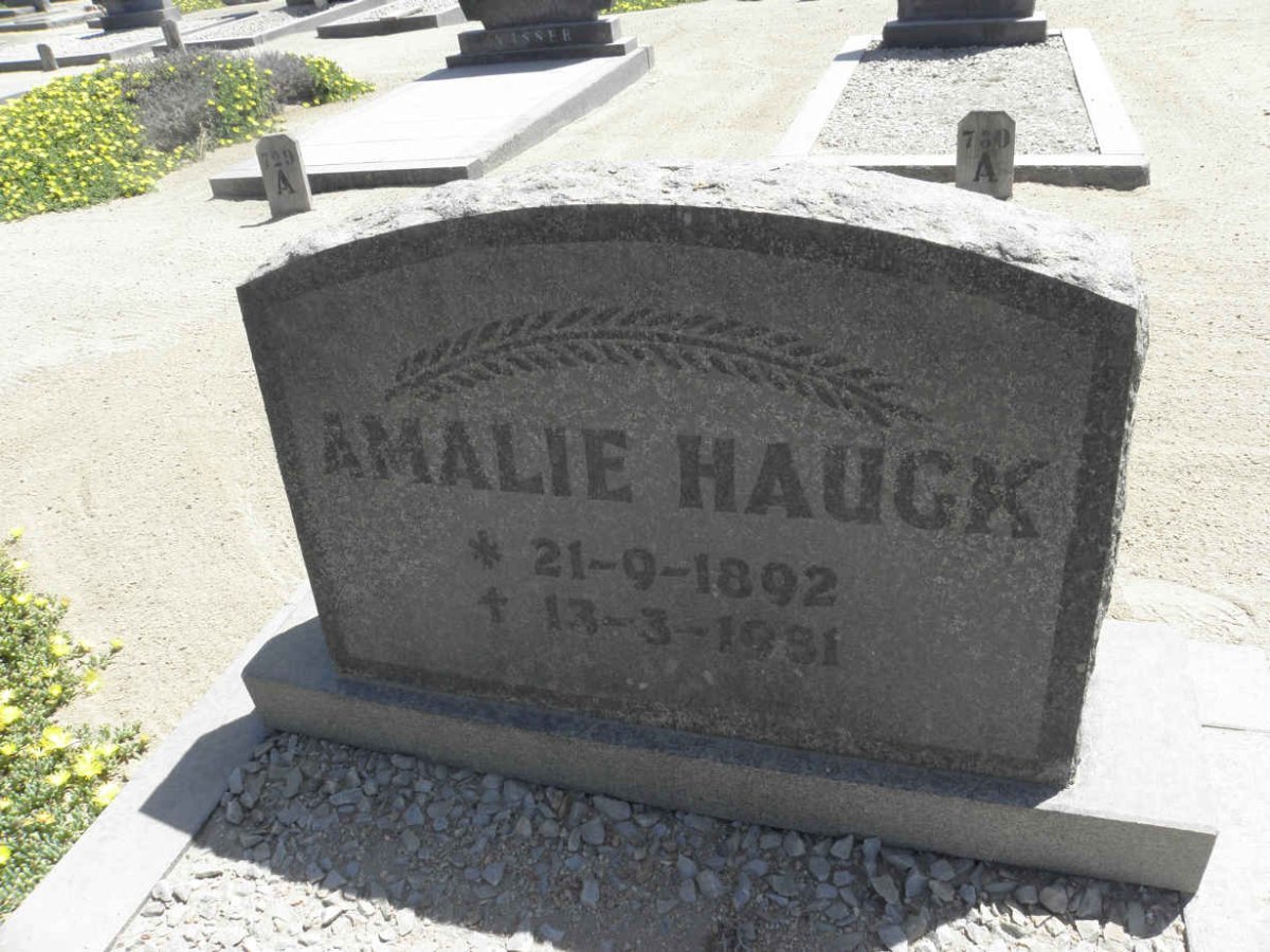 HAUCK Amalie 1892-1981