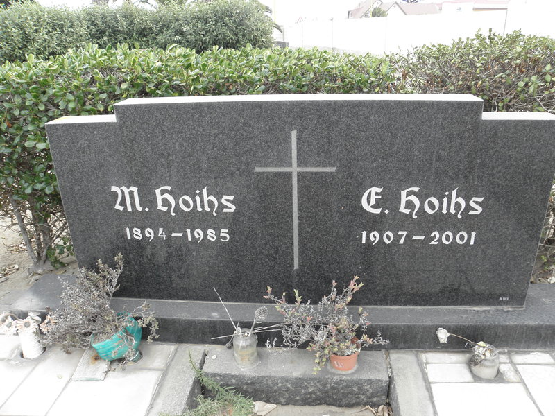 HOIHS M. 1894-1985 &amp; E. 19077-2001