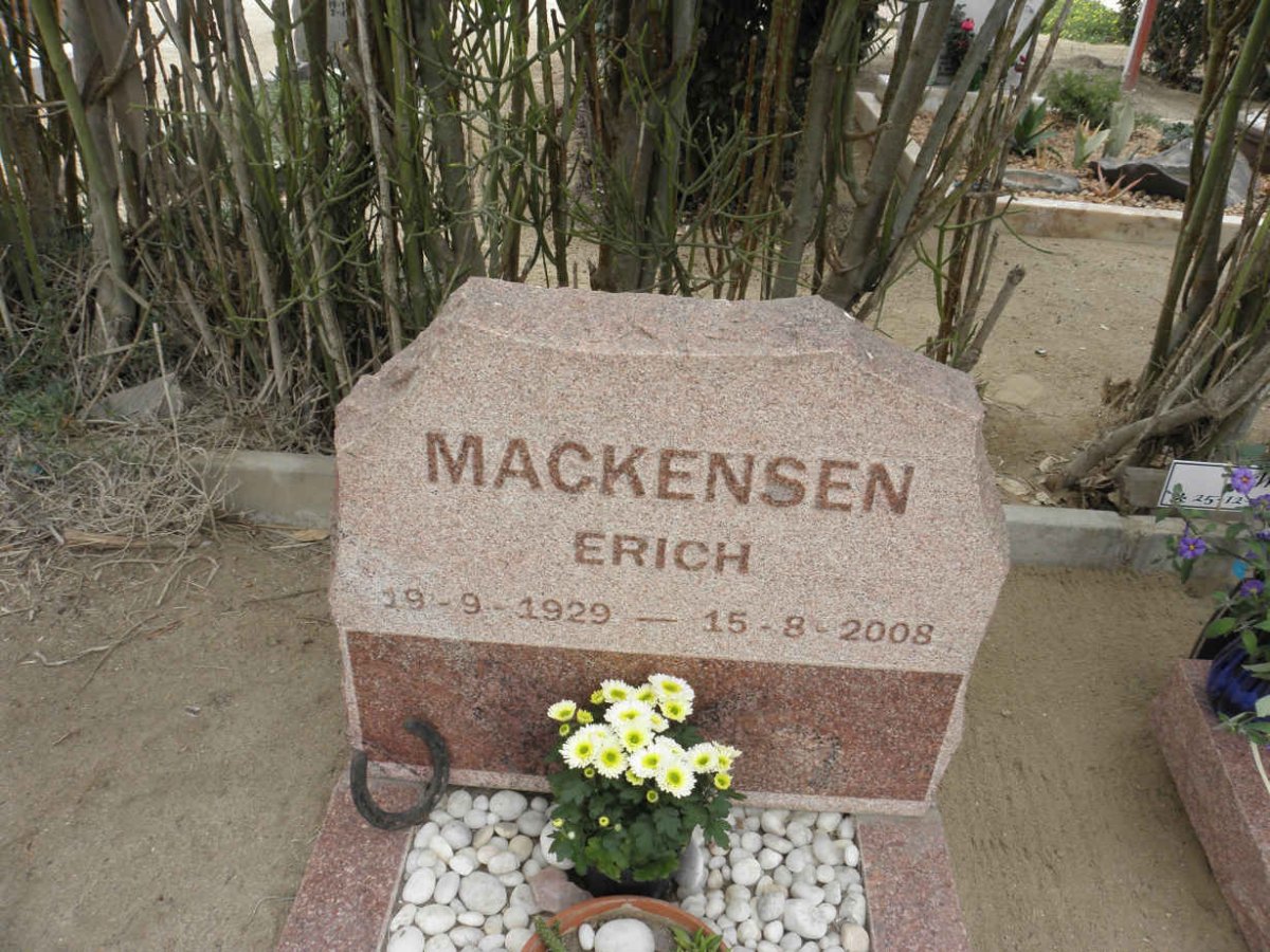 MACKENSEN Erich 1929-2008