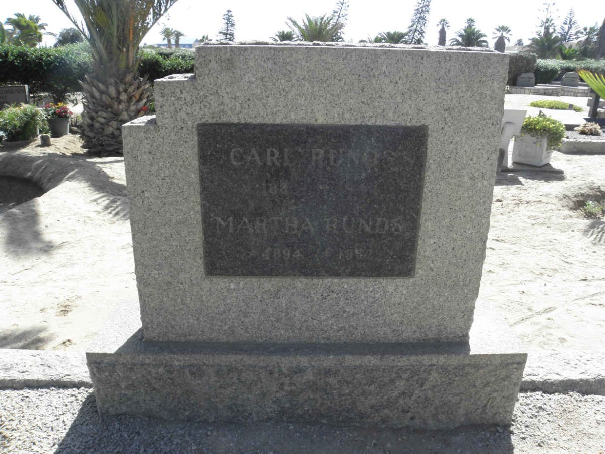 RUNDS Carl 1882-1944 &amp; Martha 1894-1962