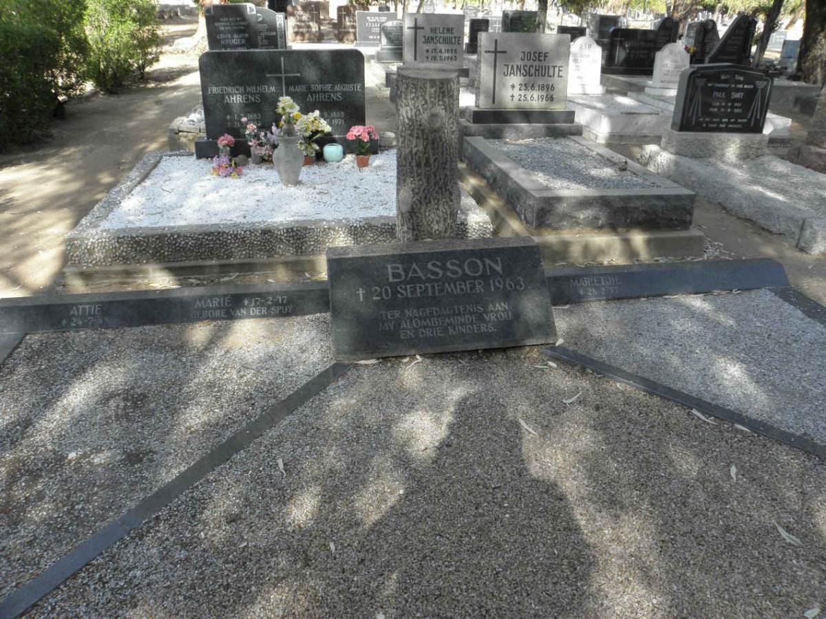 BASSON Marie nee VAN DER SPUY 1917-1963 :: BASSON Dirkie 1948-1963 :: BASSON Attie 1948-1963 :: BASSON Marietjie 1957-1963