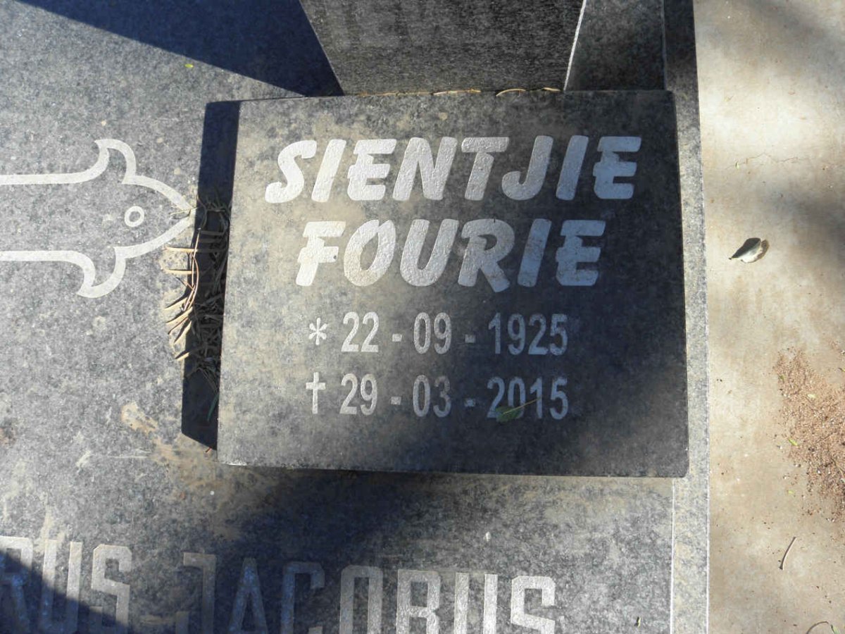 FOURIE Louis Petrus Jacobus 1914-1982 :: FOURIE Sientjie 1925-2015