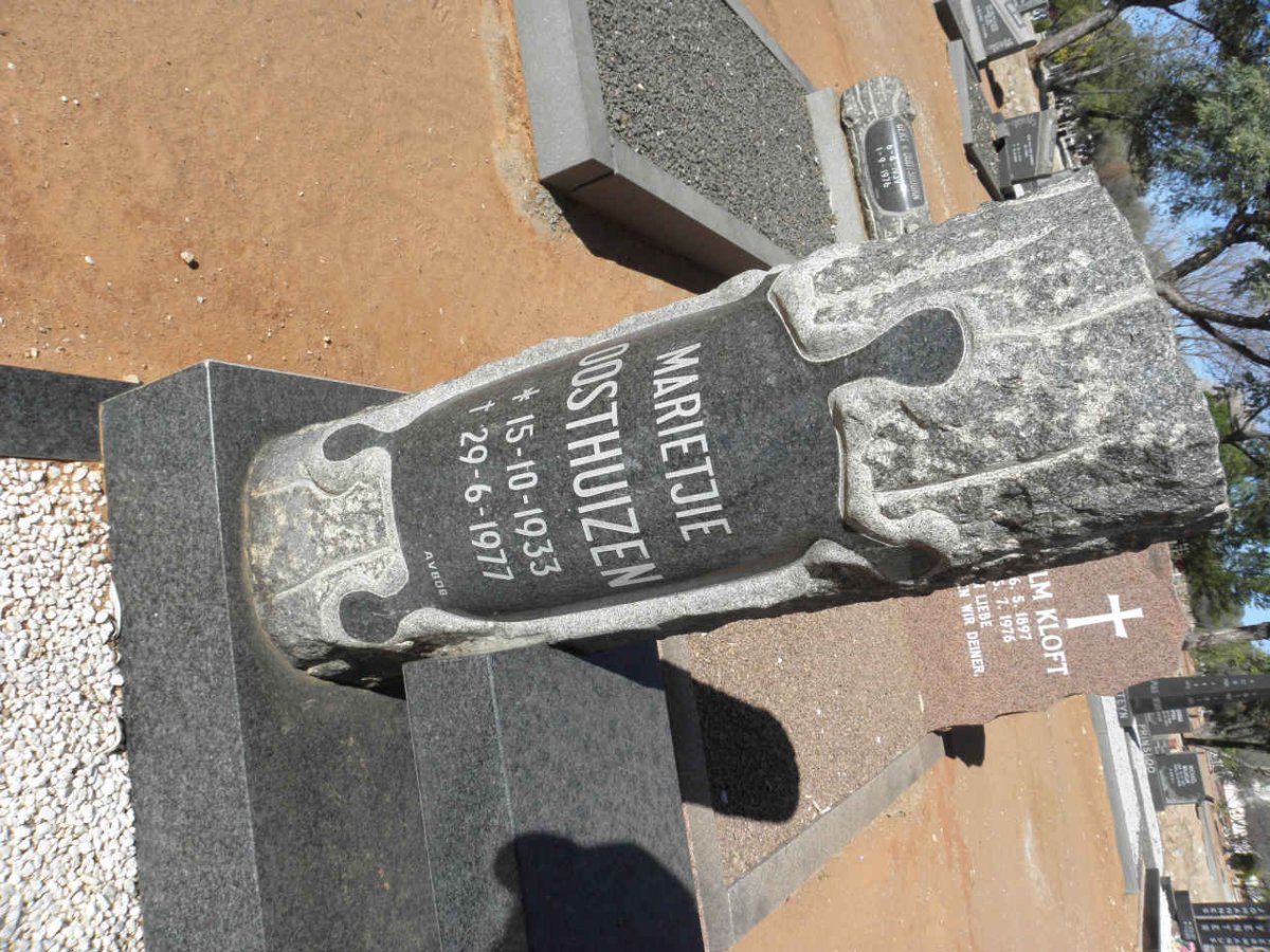 OOSTHUIZEN Marietjie 1933-1977