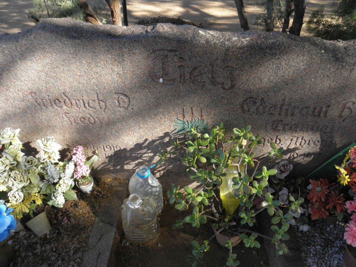 TIETZ Friedrich D. 1919-199? &amp; Edeltraut H. AHRENS 1917-
