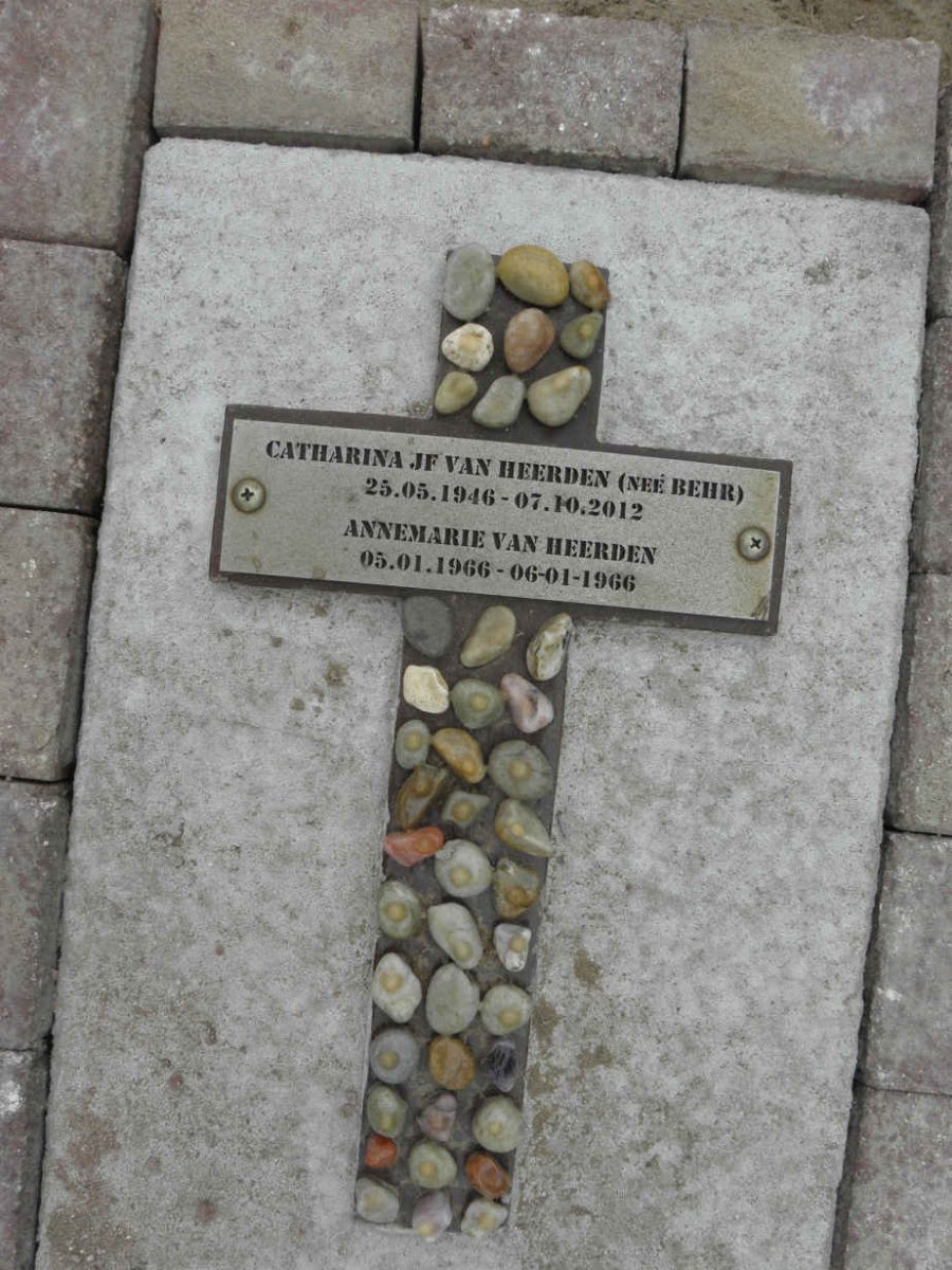 HEERDEN Catharina J.F., van nee BEHR 1946-2012 :: VAN HEERDEN Annemarie 1966-1966