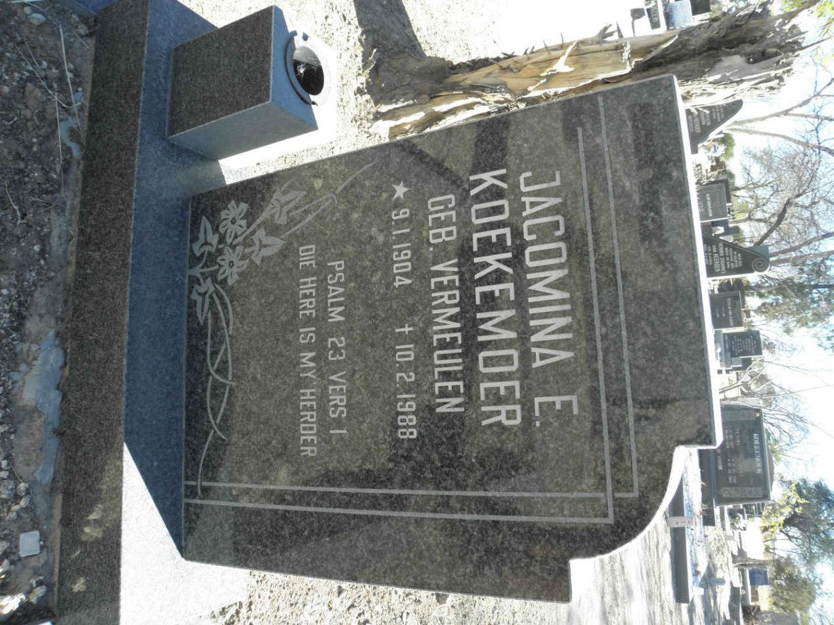 KOEKEMOER Jacomina E. nee VERMEULEN 1904-1988
