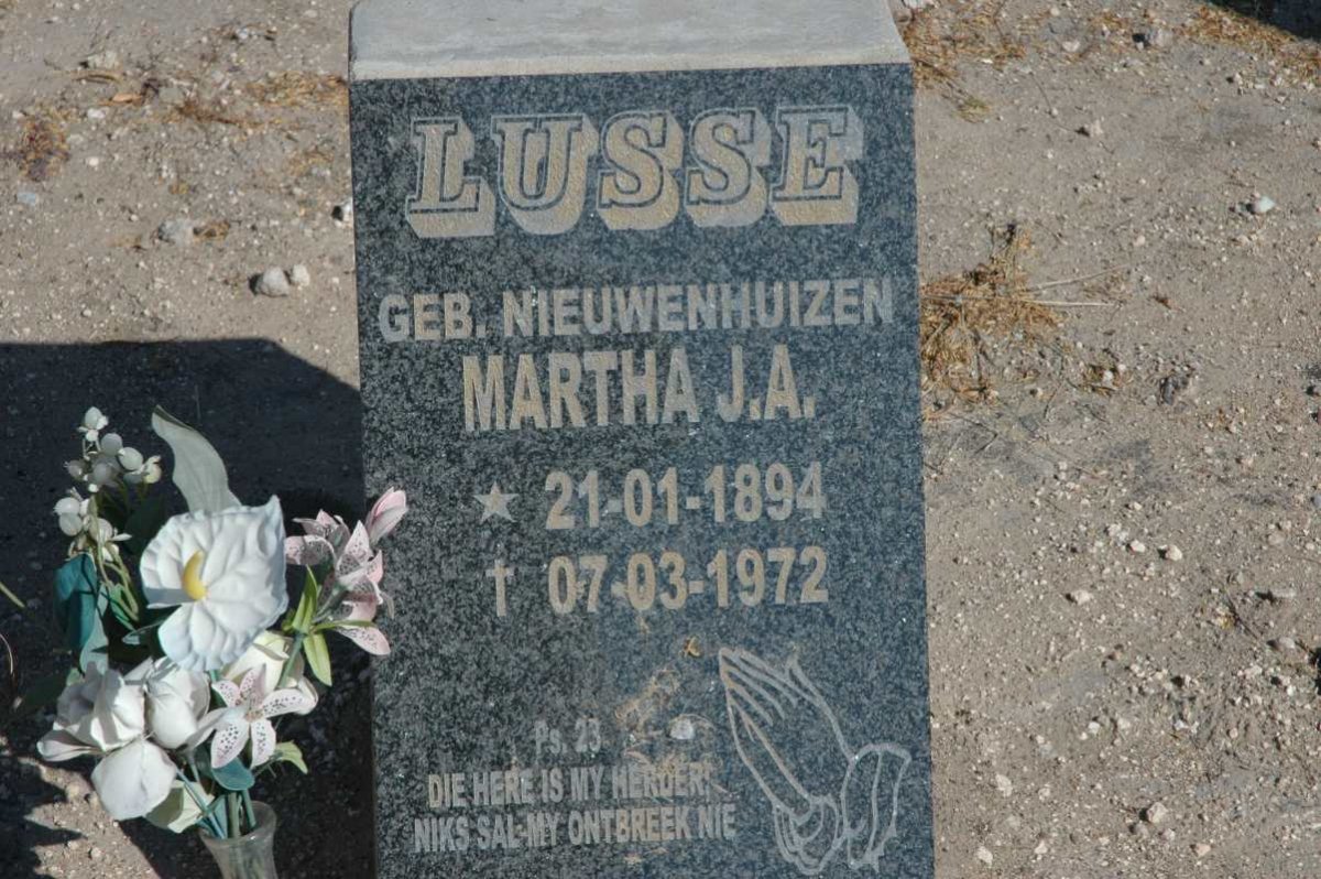 LUSSE Martha J.A. nee NIEUWENHUIZEN 1894-1972